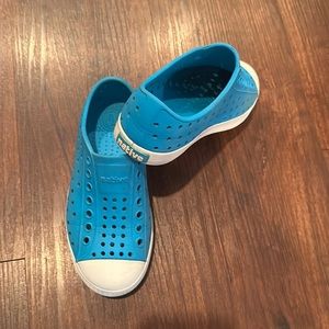 Boys size 11C Native Shoes